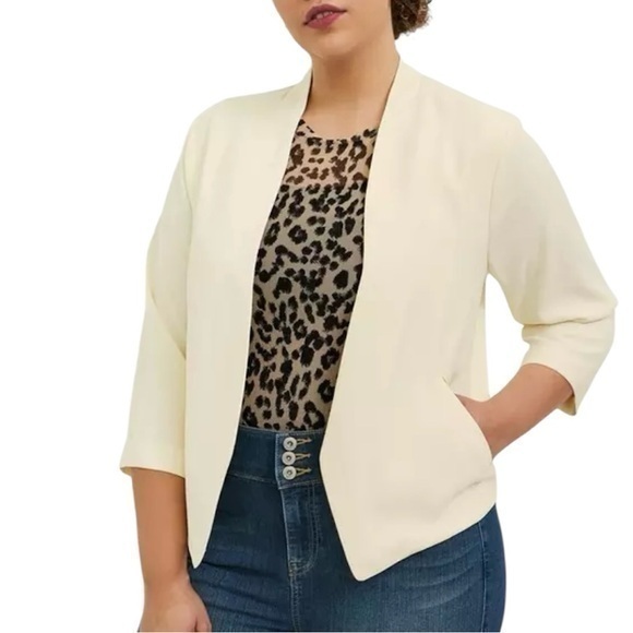Torrid Cream Crepe Cutaway Blazer - Picture 1 of 10